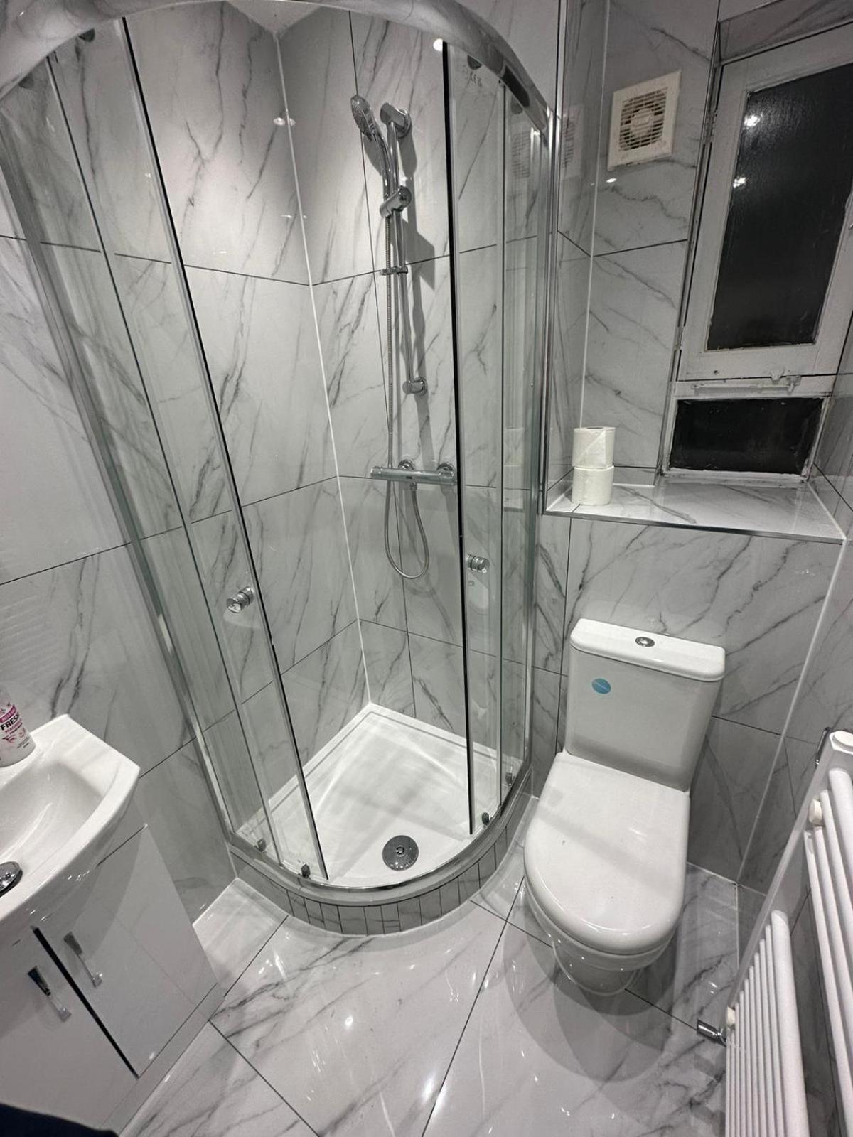 3 Bedroom King Cross Station City Centre * Londra